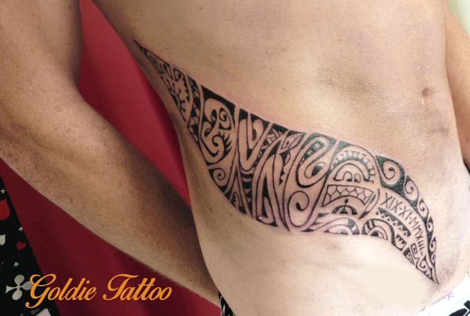 Goldie,Tattoo,Tarbes.sept2015.,prenoom,maori.hanche.web